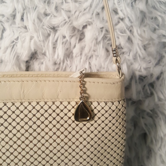 Whiting and Davis Cream leather and mesh bag. - Picture 3 of 8